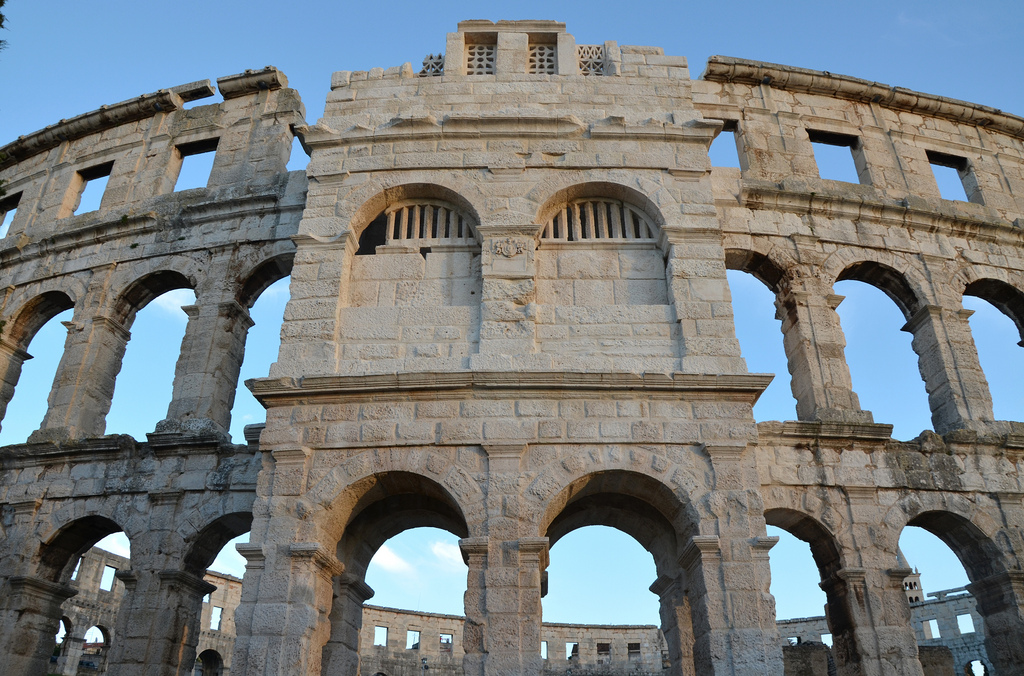 The amphitheatre at Pula is unique as it features four rectangular towers that had been included into the outer wall mantle. Each of them held a wooden staircase leading to the top rows and to a water reservoir. The reservoirs were filled with rainwater that feed a fountain used to refresh the spectators.