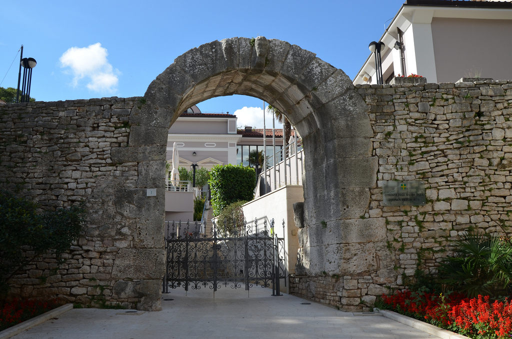 The Gate of Hercules, the oldest surviving Roman structure in Pula. A carving of the head of Hercules and his club is clearly visible at the top of the arch.