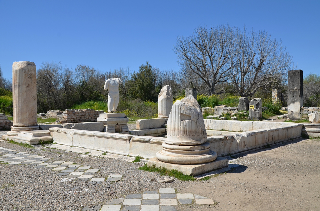 The pool of the tetrastyle court with columns at its corners and surrounding statues, Hadrianic Baths, the largest public bath building in Aphrodisias built in the early 2nd century AD and dedicated to Hadrian, Aphrodisias, Turkey
