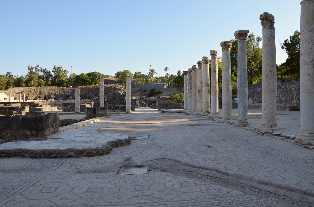 The colonnaded exercise yard of the Western Bathhouse had a mosaic pavement decorated with geometric pattern.