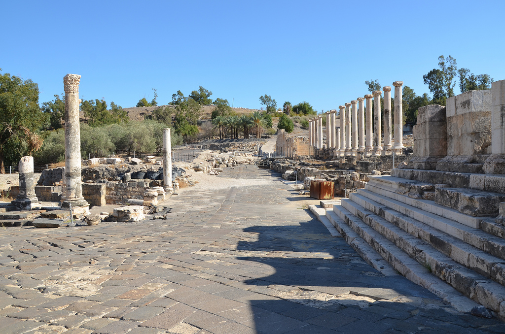 Silvanus Street crossing the city in a north-south direction.