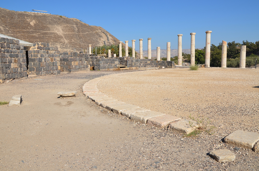 Exedra (semi-circular building) with twelve small rooms and a portico opening onto a courtyard built in the 6th century AD on the western side of Palladius Street.
