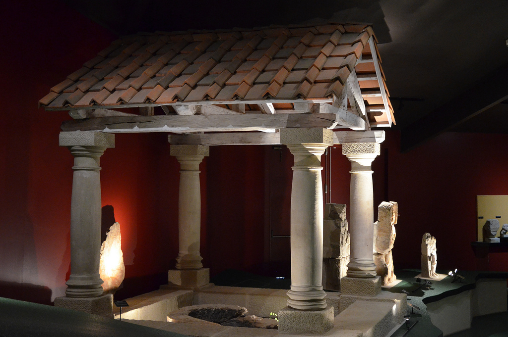 pools; two of these were protected with roofs, each supported by four columns