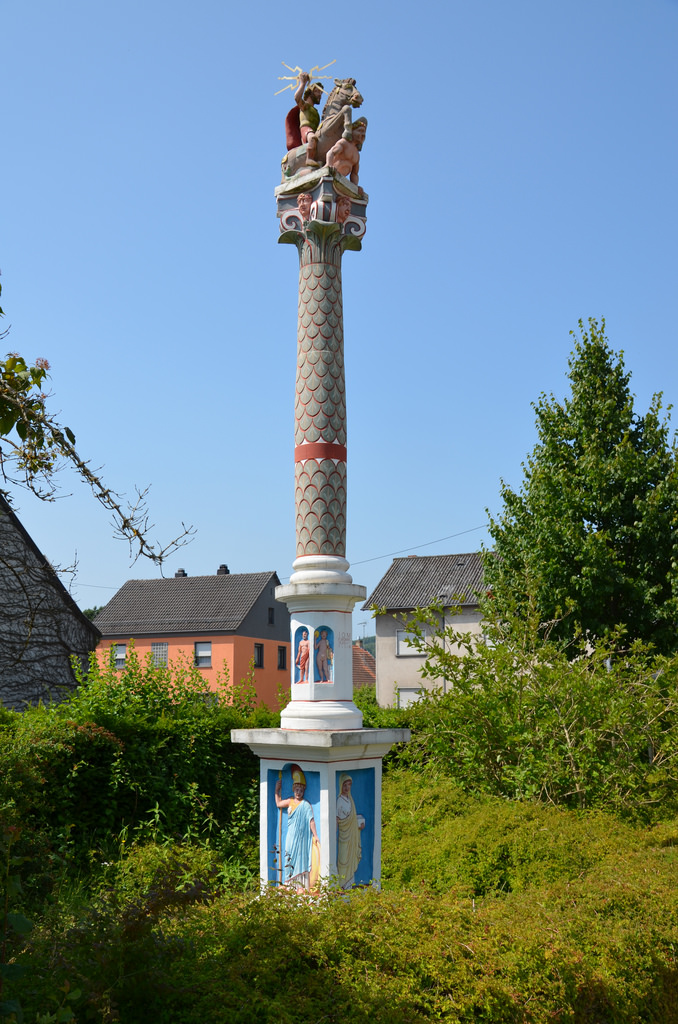 Complete reconstruction (in colour) of a Jupiter column.