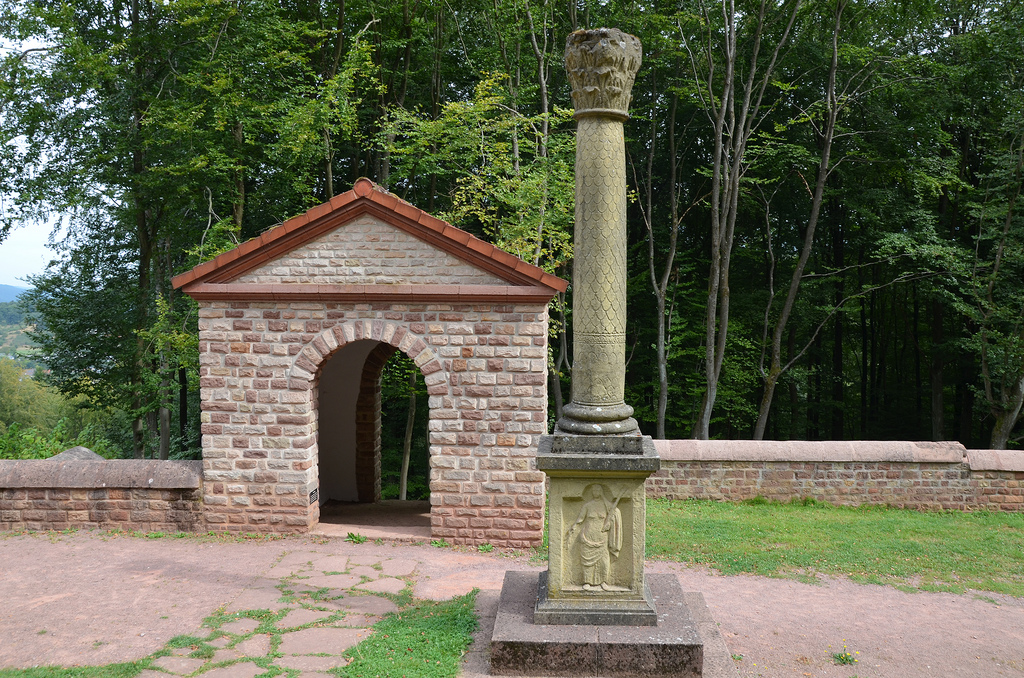 The entrance to the complex, a Jupiter Column.