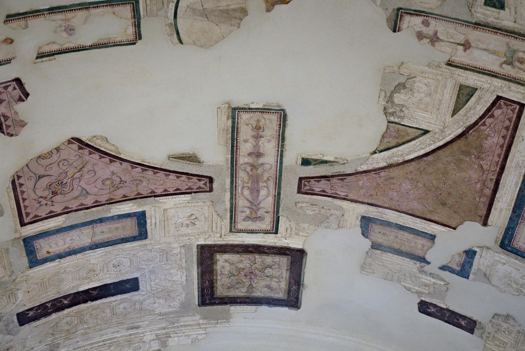 The ceiling decoration in the “The Emperor’s Study” also reveals the influence of Alexandria with lighter colours.