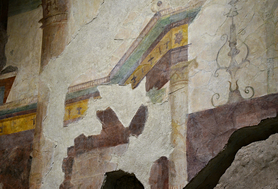 Detail of fresco on the right-hand wall of the tablinum.