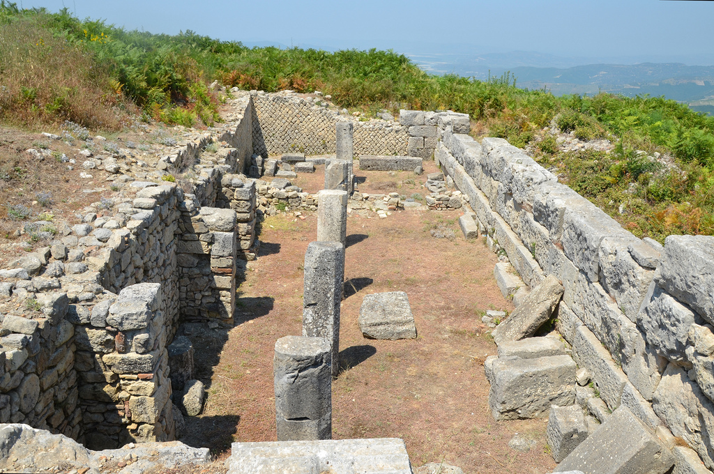The Arsenal, a building for weapons standing 3m below the adjacent Prytaneion, it was built in the 3rd century BC and rebuilt using the opus reticulatum technique in the 1st century AD.